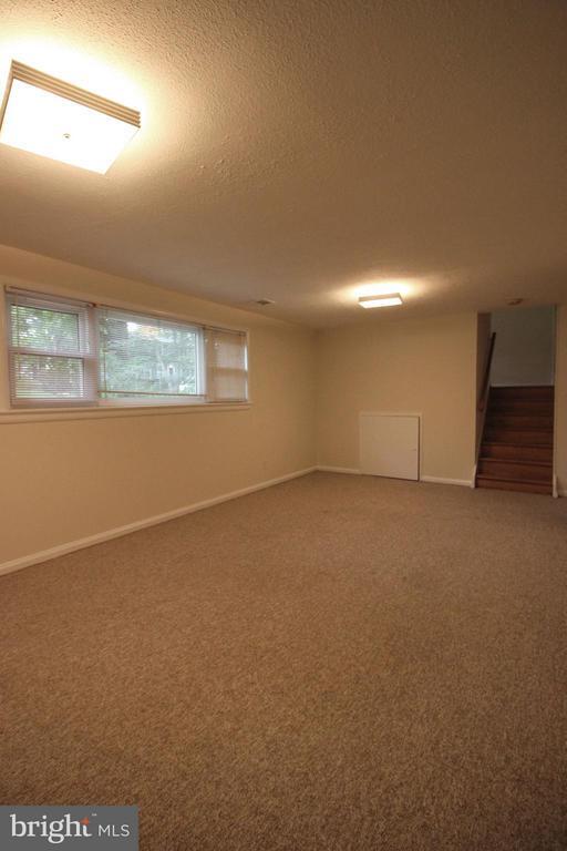 Building Photo - 907 Hillcrest Dr SW