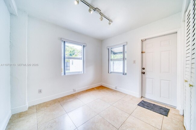 Building Photo - 3930 SW 68th Ave