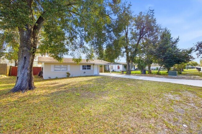 Building Photo - 113 N Lancelot Ave