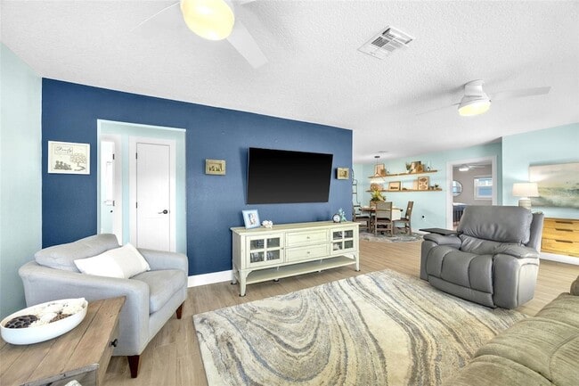 Building Photo - 1015 Spindle Palm Way