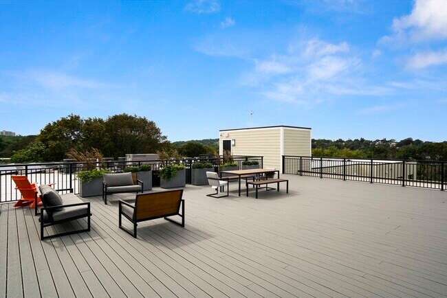 Building Photo - 999 Hancock St