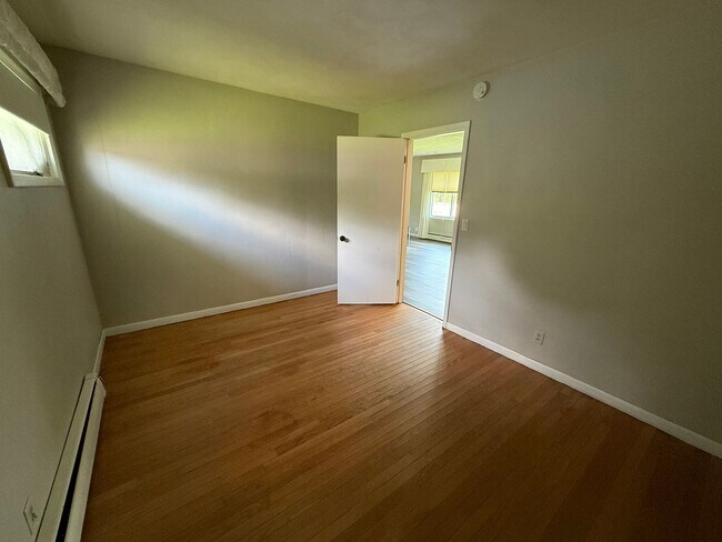 Building Photo - 3BR/2BA/2CarGarage Only A Few Minutes From Everything! Ask About Our Move-In Special!