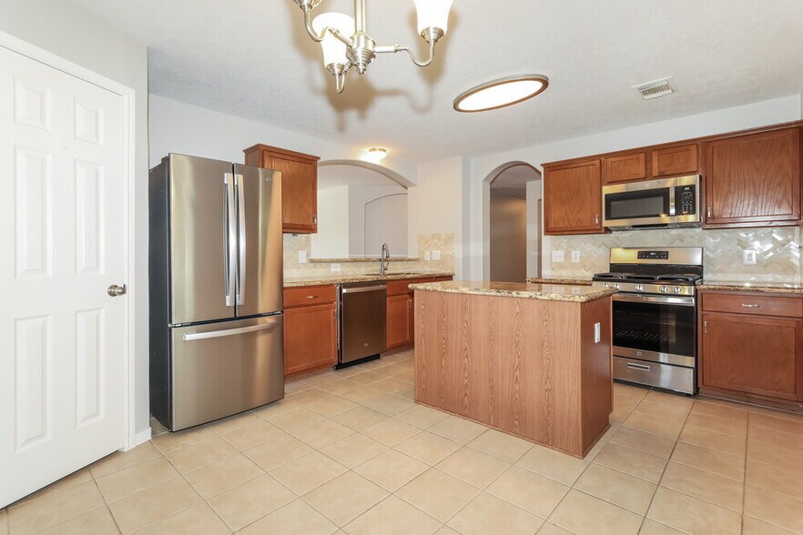 Building Photo - 22207 Summer Breeze Ln