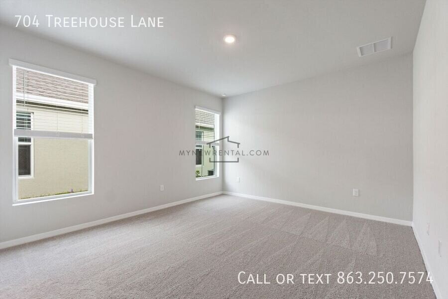 Building Photo - 704 Treehouse Ln