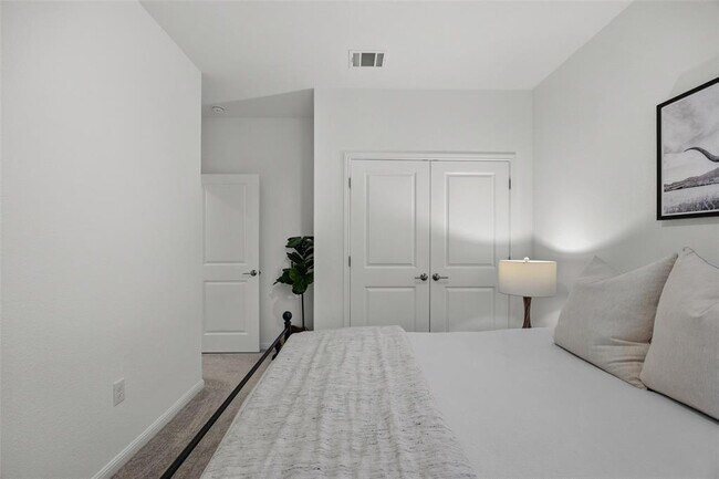 Building Photo - 858 Papaya Dr