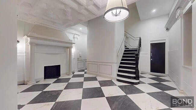 Building Photo - 250 W 91st St