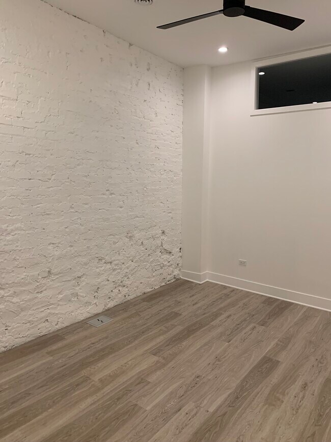 Bed 1 - 18 W Ontario St