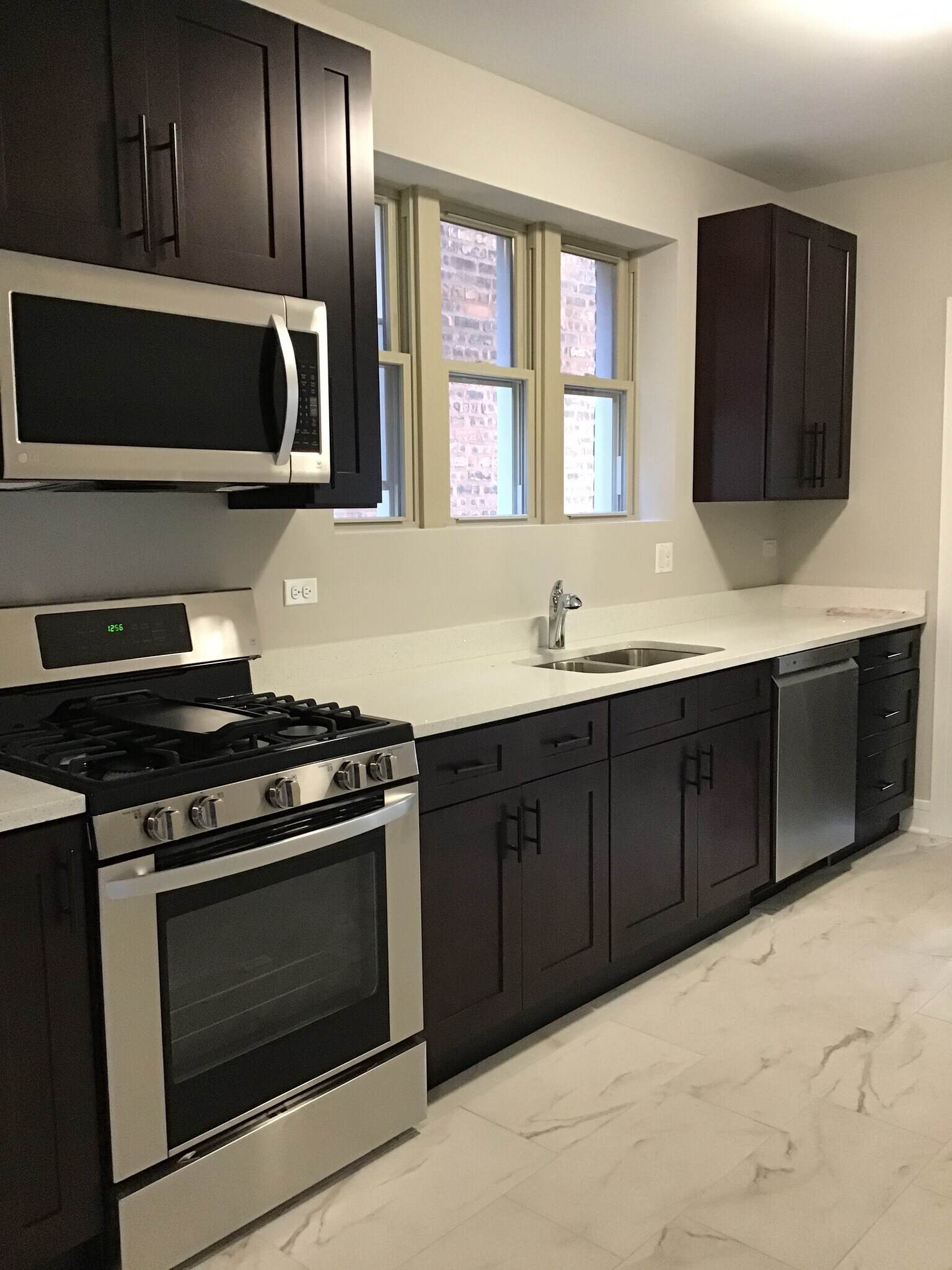 Building Photo - 8048 S Marshfield Ave