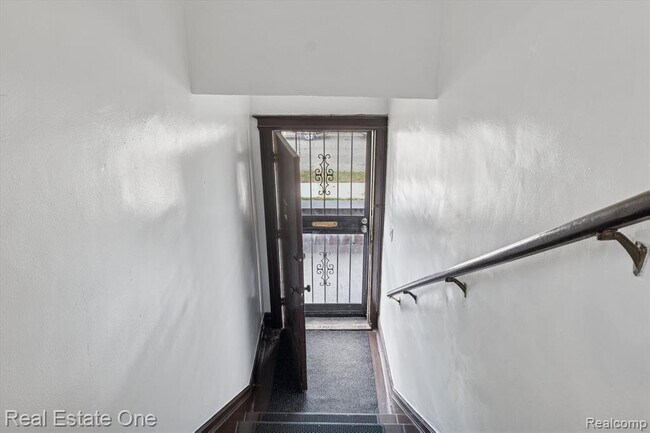 Building Photo - 304 Hendrie St