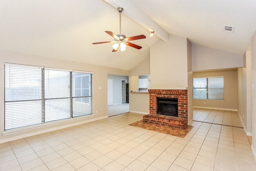 Building Photo - 1365 Roan Dr