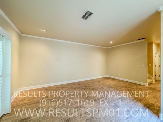 Building Photo - Lovely 3 bedroom in great location