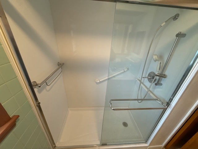 Building Photo - 1001 Loekes Dr