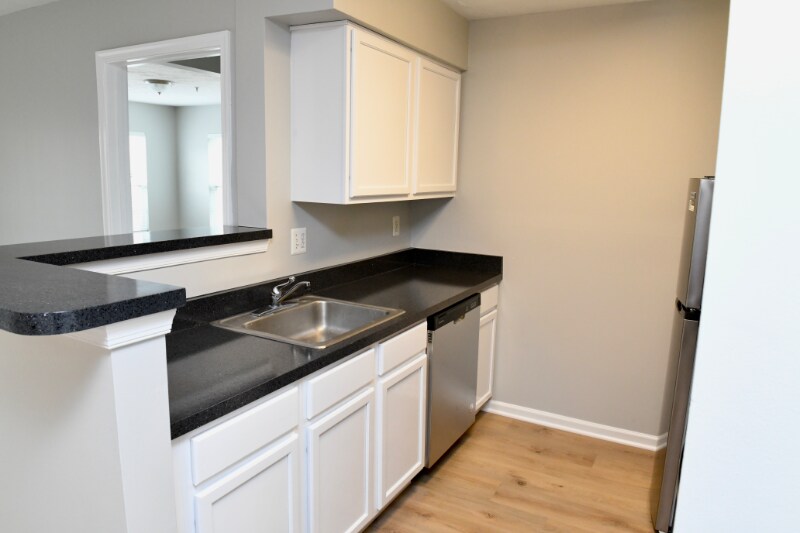Building Photo - 8911 Town Center Cir