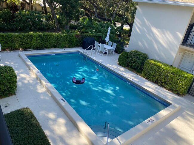 Building Photo - 800 Coquina Ln