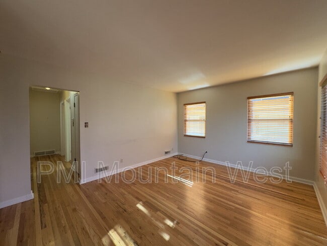 Building Photo - 1878 E Stratford Ave