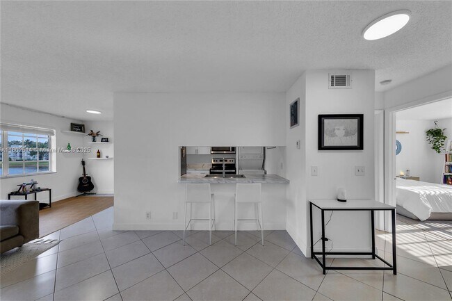 Building Photo - 333 SW 86th Ave
