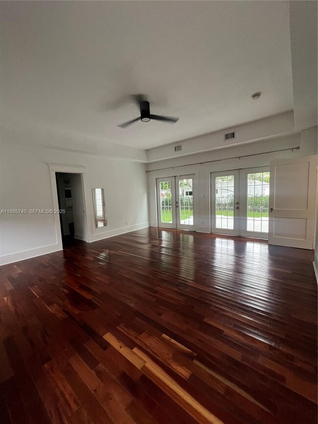 Building Photo - 130 SW 1st Ave