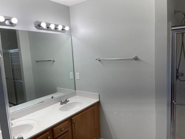 Building Photo - 2335 Gateview Ct