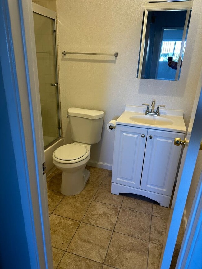 Building Photo - 564-568 7th St