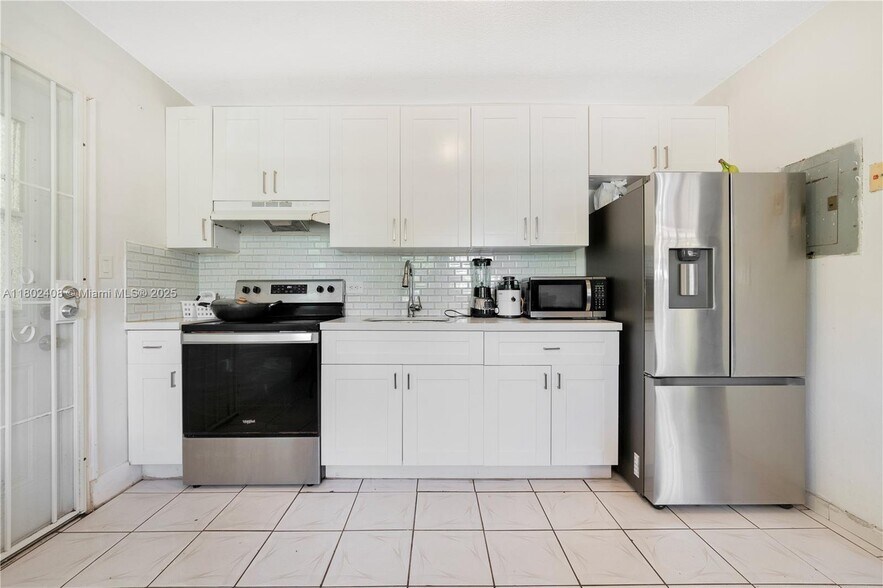 Building Photo - 460 NE 75th St