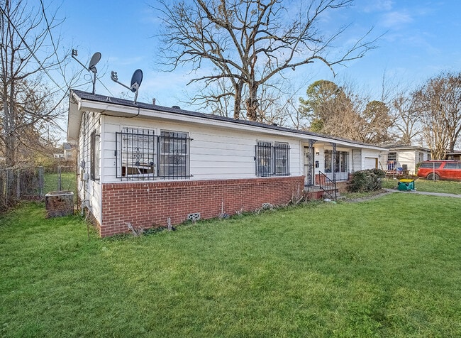 Building Photo - 1121 Wheeler St