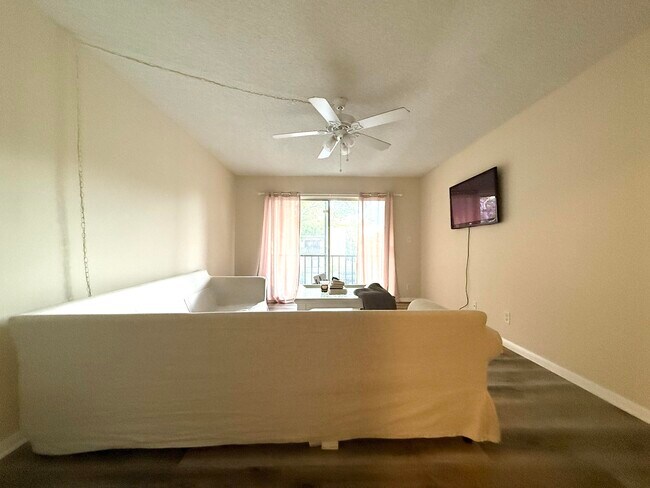 Building Photo - 460 NW 20th St