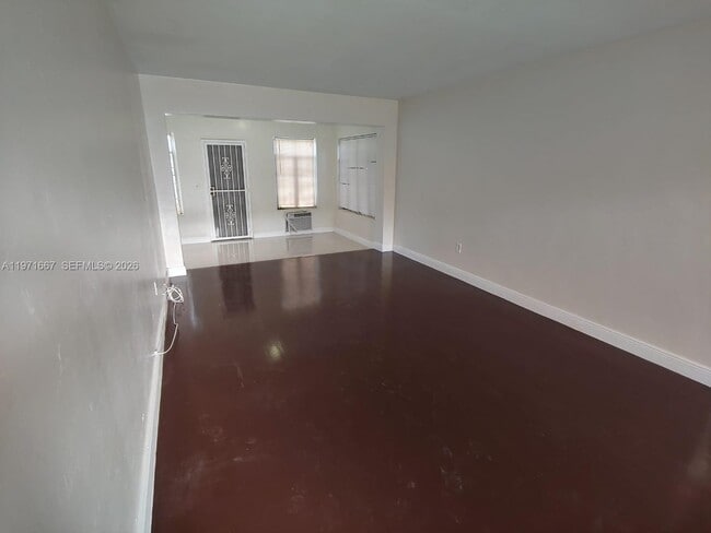 Building Photo - 1465 NE 149th St