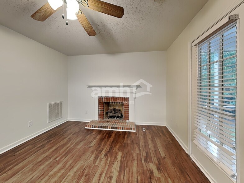 Building Photo - 316 Windsong Dr