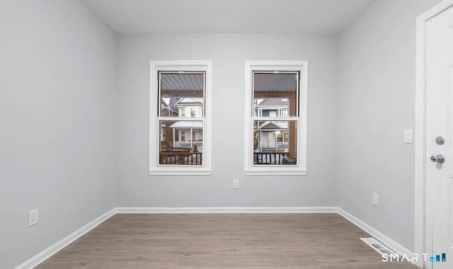 Building Photo - 303 Poplar St