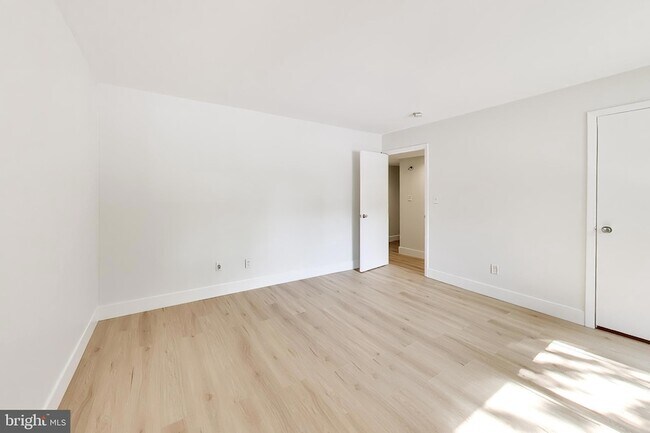Building Photo - 6027 Majors Ln