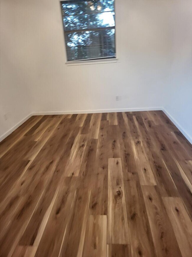 Building Photo - 100 Braeburn Cir
