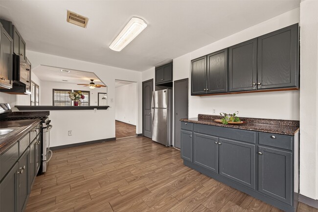 Building Photo - 1110 11th St