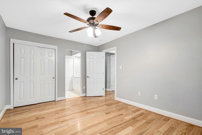 Building Photo - 2540 S Walter Reed Dr