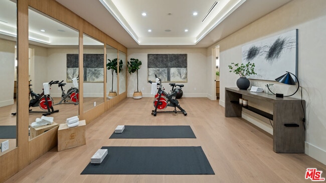 Building Photo - 565 Toyopa Dr