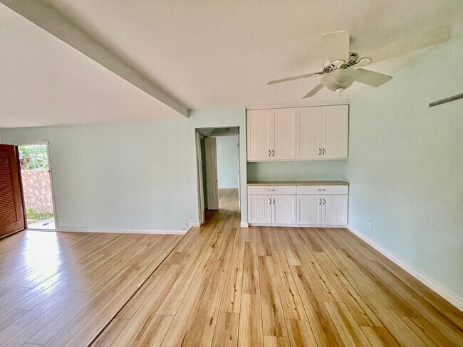 Building Photo - Beach-Close in Huntington Beach 1 Bedroom