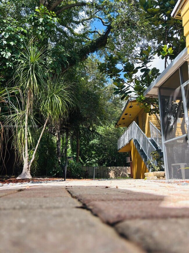 Building Photo - 1913 Riverside Dr