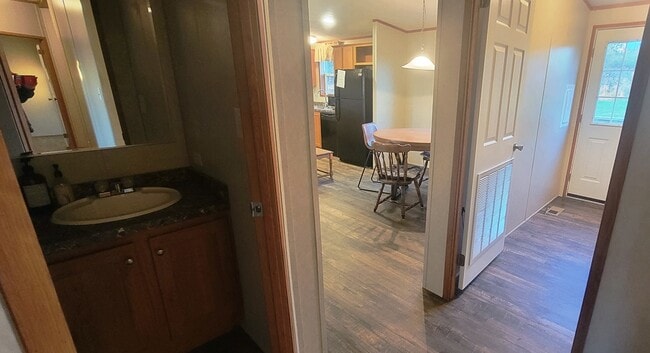 Building Photo - 290 Old Taylor Rd