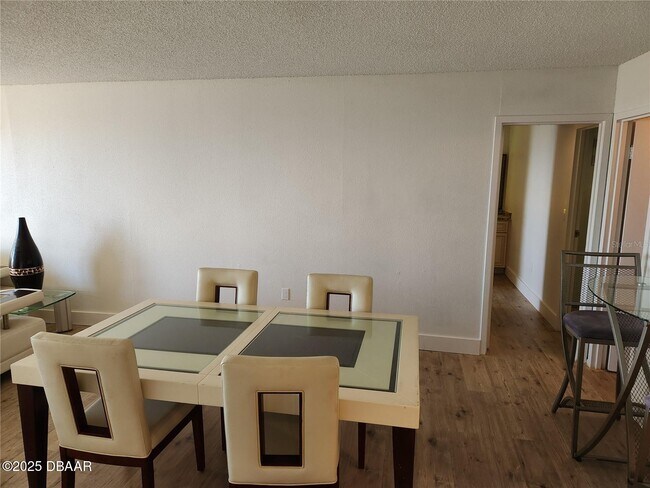 Building Photo - 935 N Halifax Ave