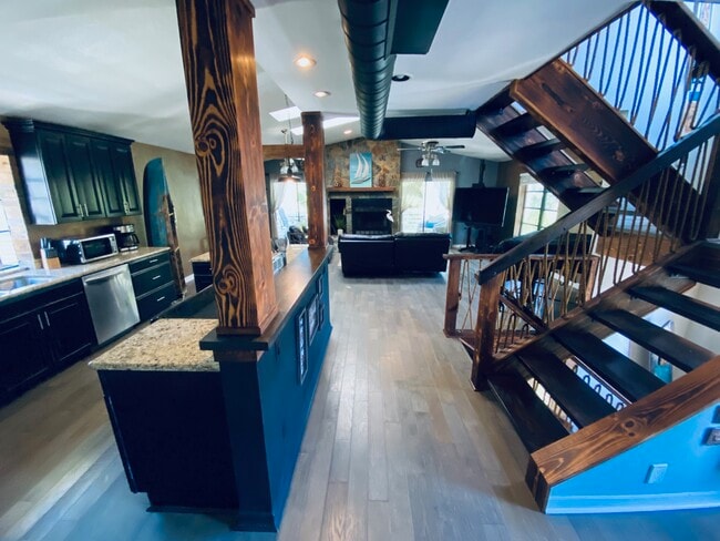 Building Photo - 3401 E Debazan Ave