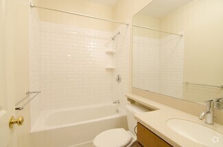 Building Photo - 406 Marlborough St