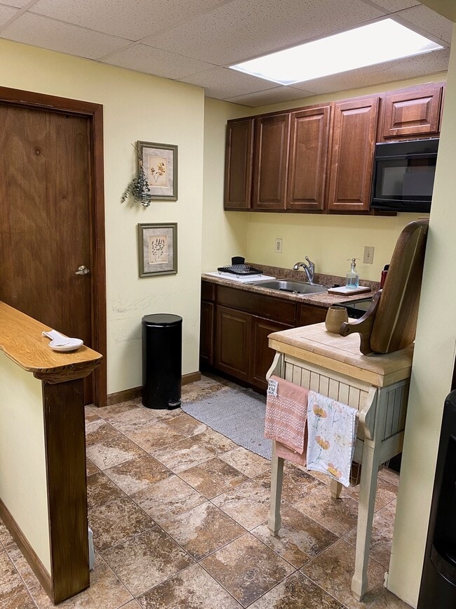 Building Photo - 145 Oakwood Rd