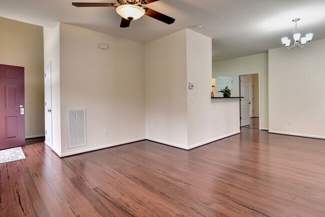 Building Photo - Spacious 3 Bedroom 2.5 Townhome Near Fort Eustis - Granite Kitchen & Fenced In Backyard