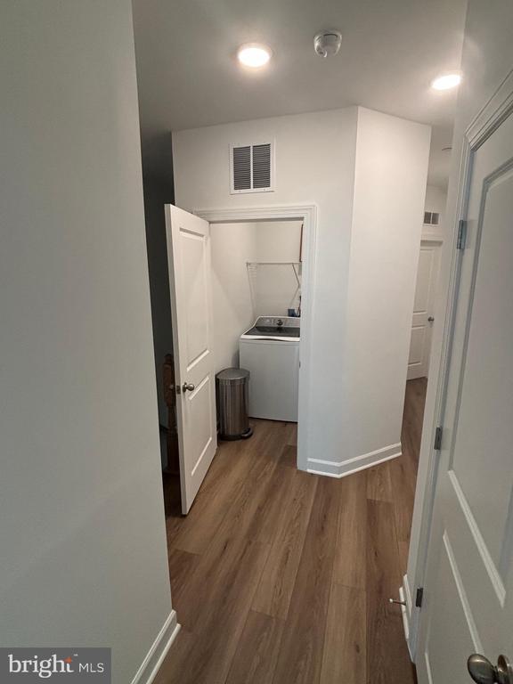 Building Photo - 5030 Longmire Wy