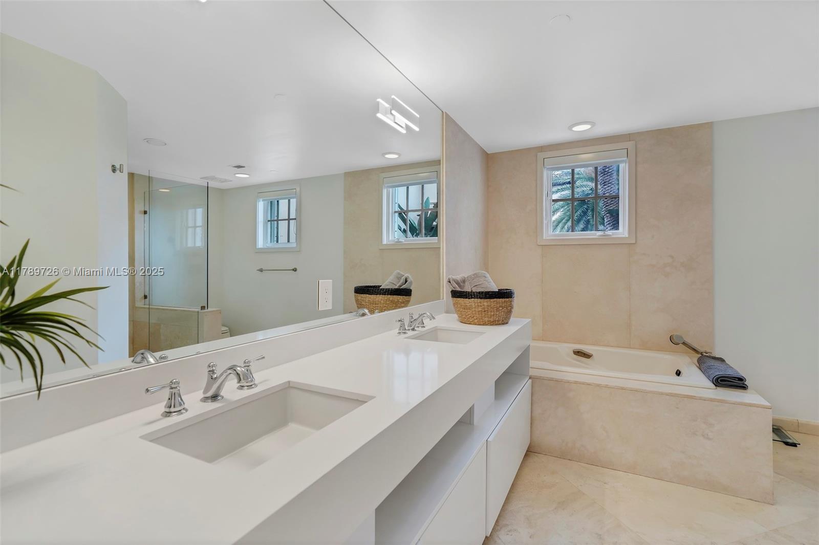 Building Photo - 19227 Fisher Island Dr