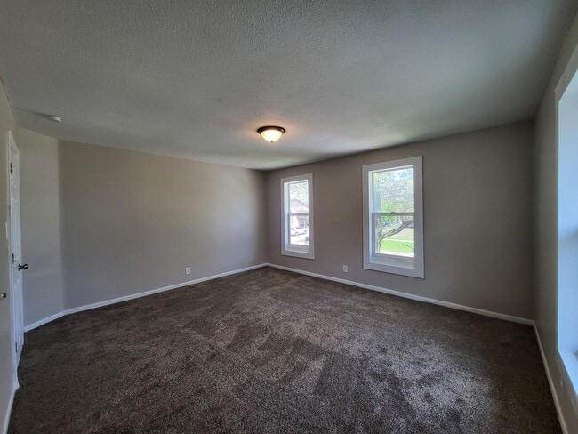 Building Photo - Affordable 3 Bedroom, 1 Bathroom Duplex wi...