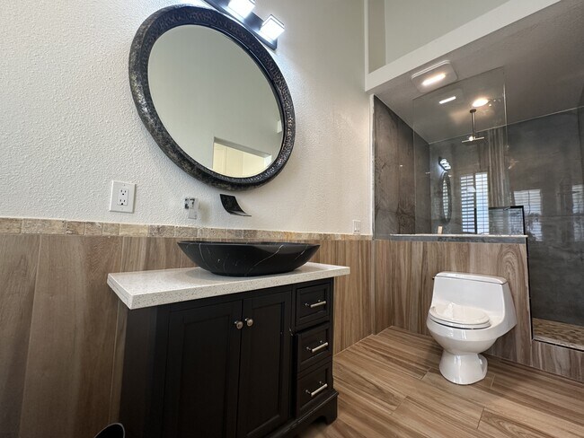 Building Photo - 8317 San Ramon Dr