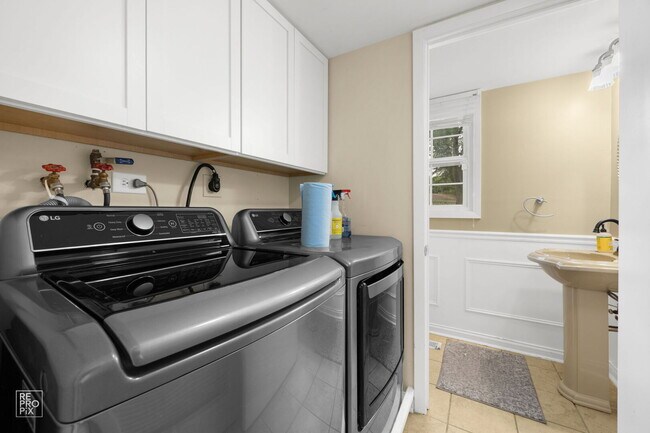 Building Photo - 120 Tamworth Pl