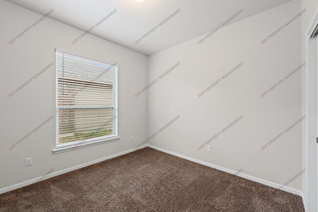 Building Photo - 418 Cross Dr.