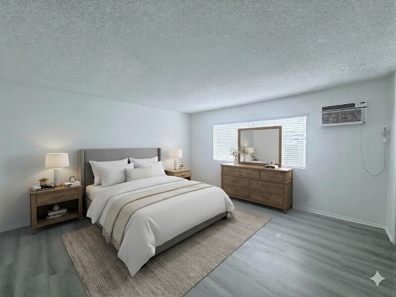 Building Photo - 10634 Holman Ave