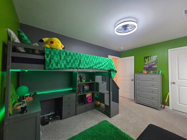 Building Photo - Best Lot in the Neighborhood – Beautiful L...